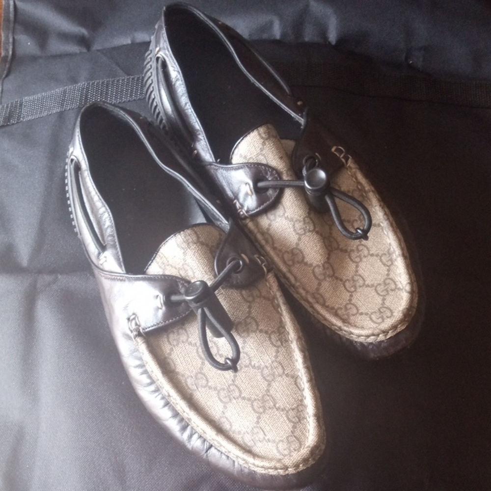 Gucci Beige & Black GG Supreme Monogram Loafers